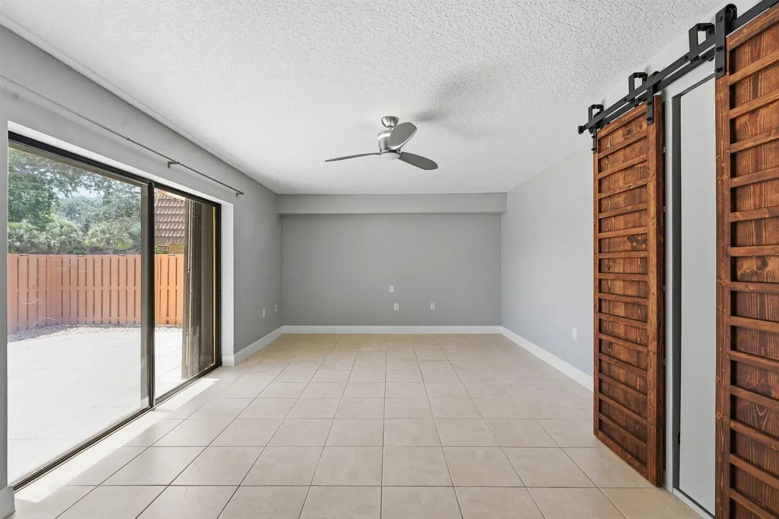 236 CHARTER Way, West Palm Beach FL 33407