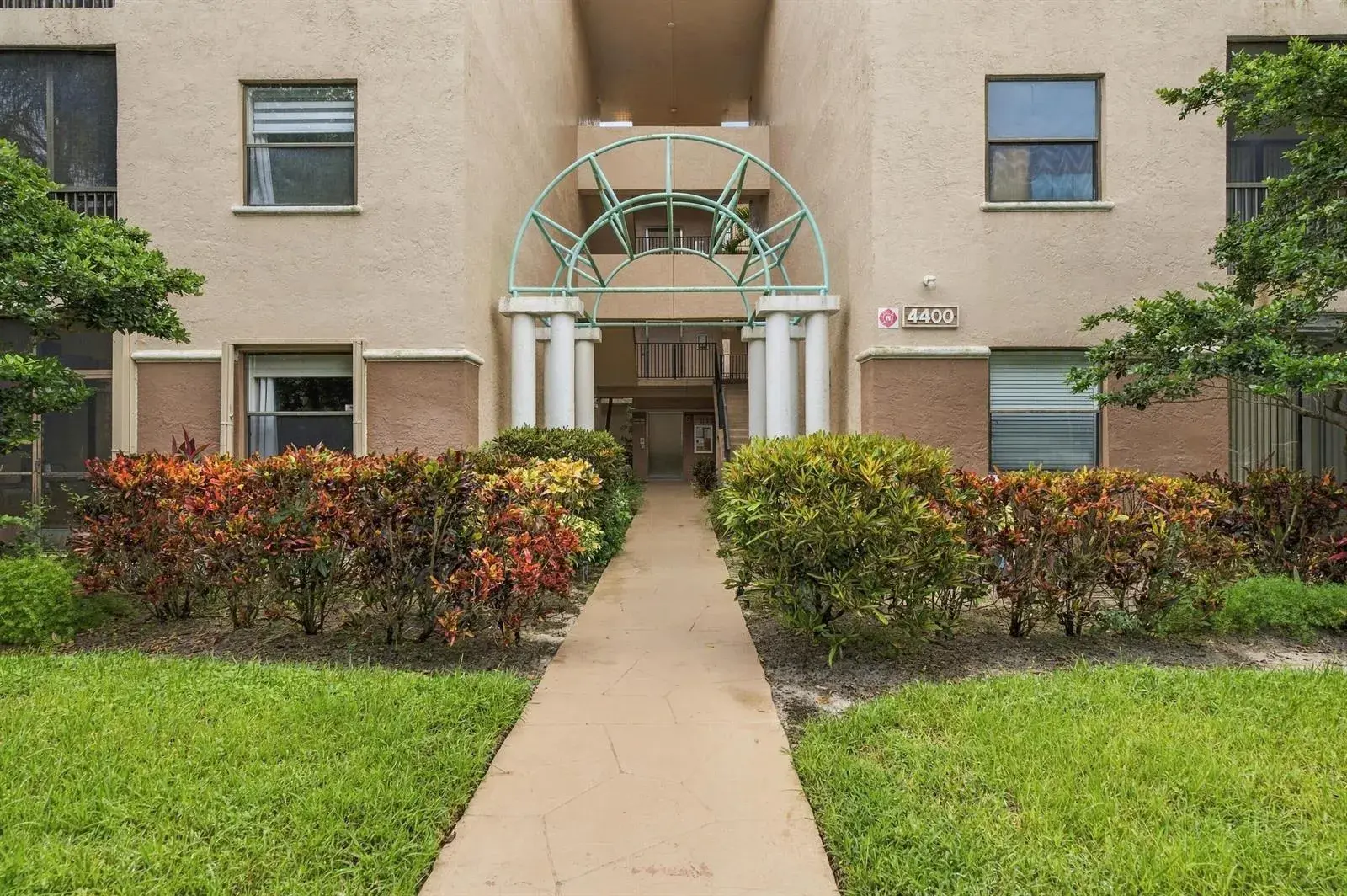 4400 NW 30th Street # 327, Coconut Creek FL 33066