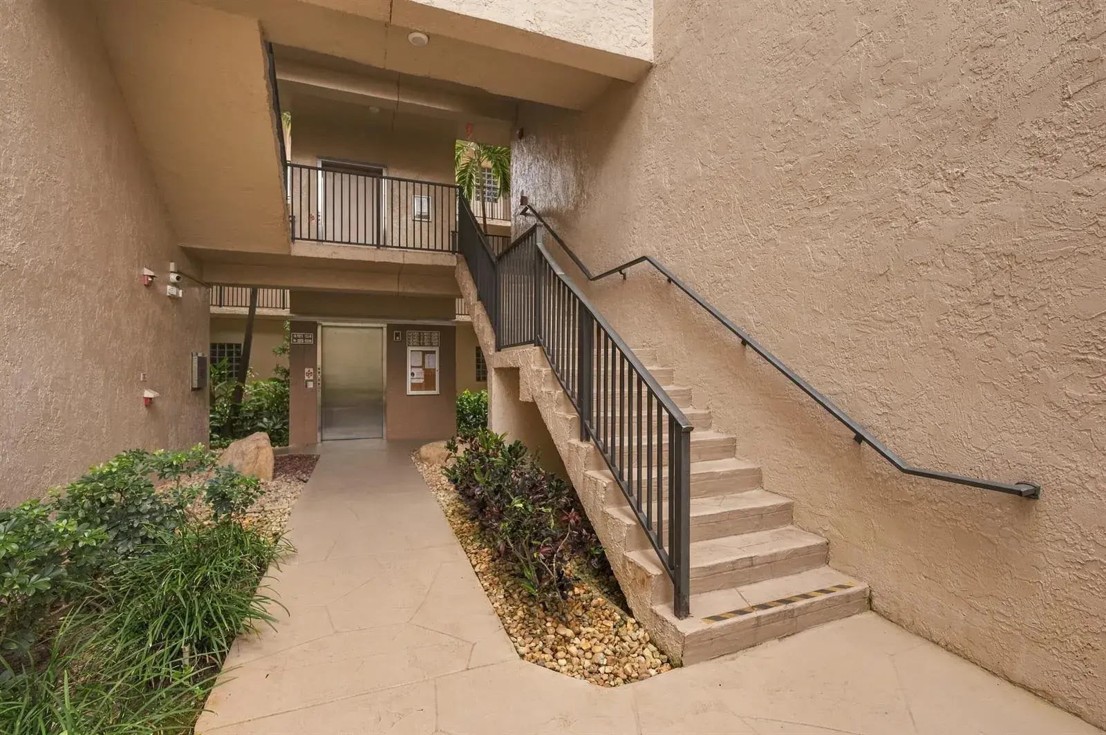 4400 NW 30th Street # 327, Coconut Creek FL 33066