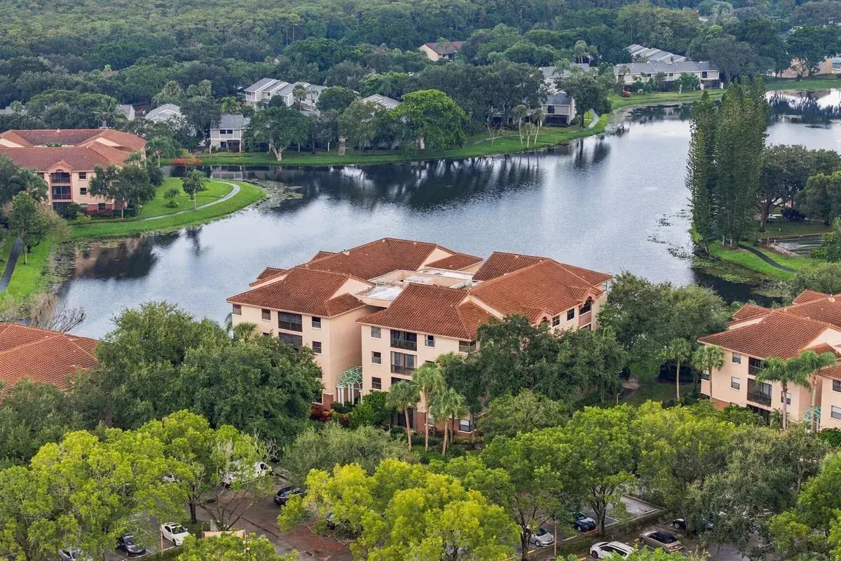 4400 NW 30th Street # 327, Coconut Creek FL 33066