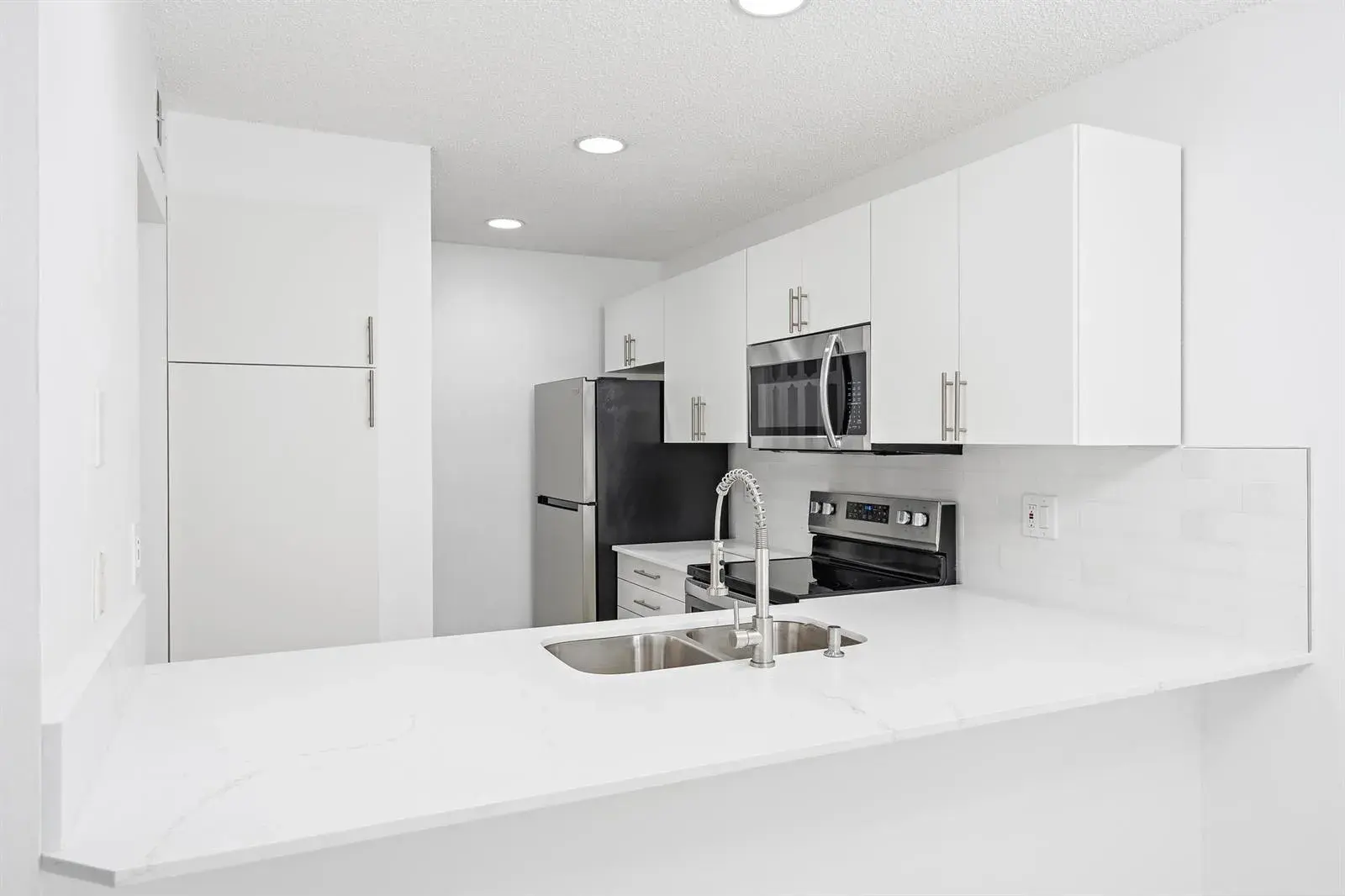 3402 Gardens E Drive, Palm Beach Gardens FL 33410