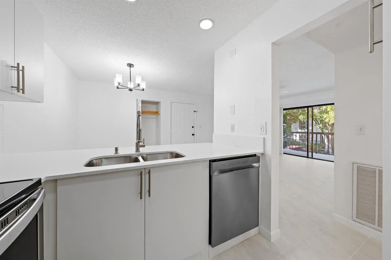 3402 Gardens E Drive, Palm Beach Gardens FL 33410
