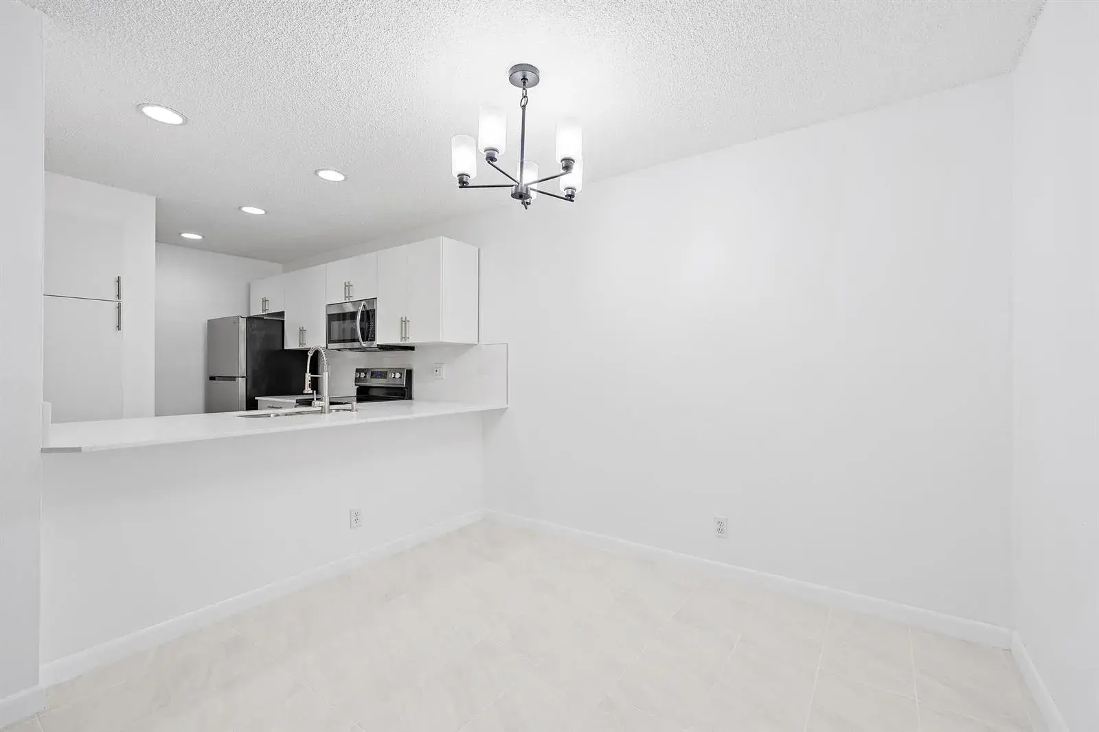 3402 Gardens E Drive, Palm Beach Gardens FL 33410