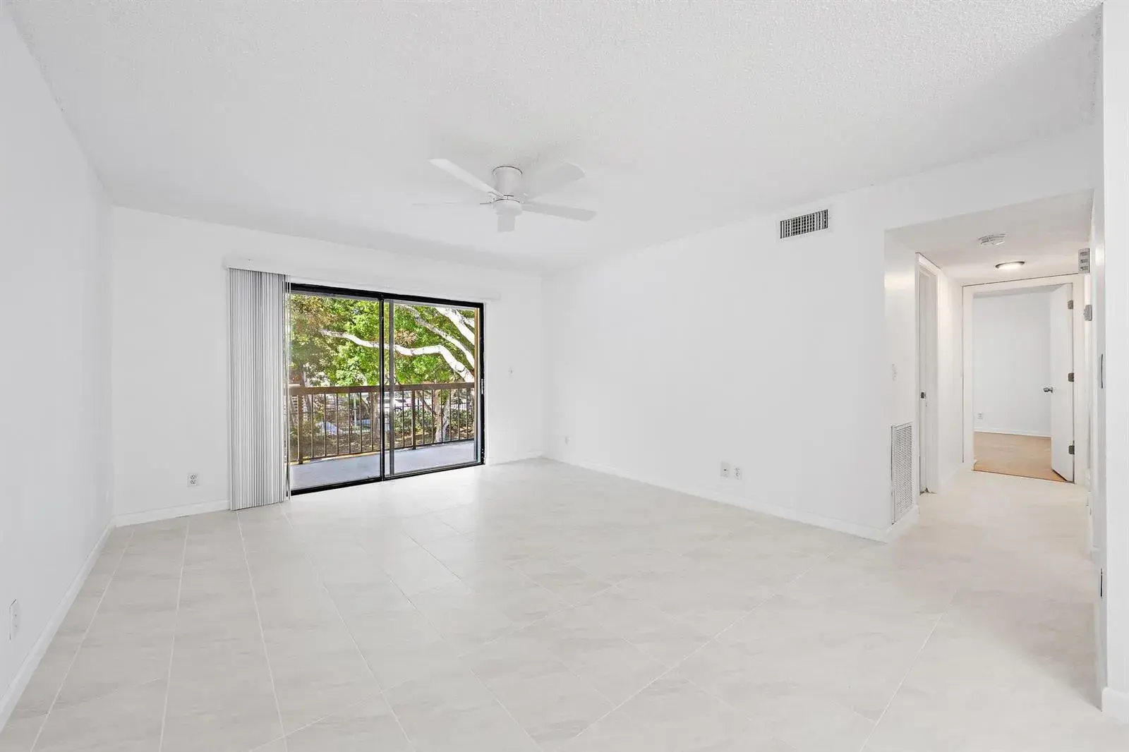 3402 Gardens E Drive, Palm Beach Gardens FL 33410