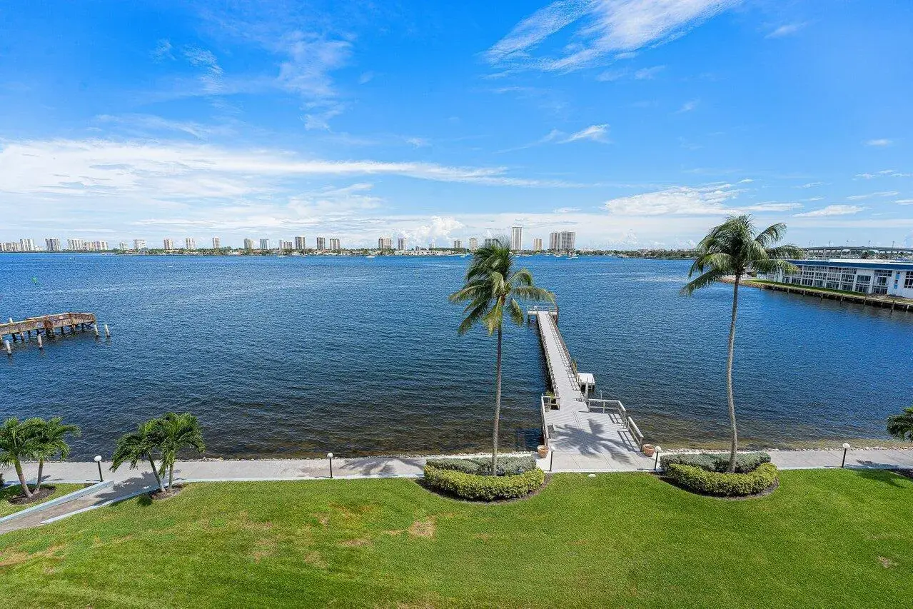 3040 Lake Shore Drive # 502, Riviera Beach FL 33404