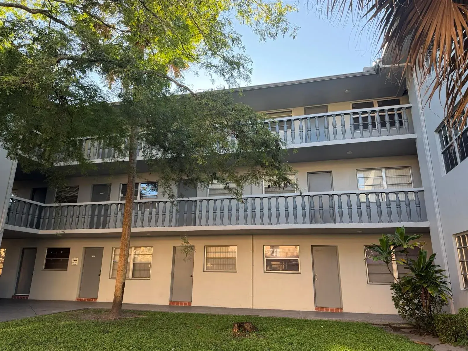 900 TALLWOOD Avenue # 107, Hollywood FL 33021