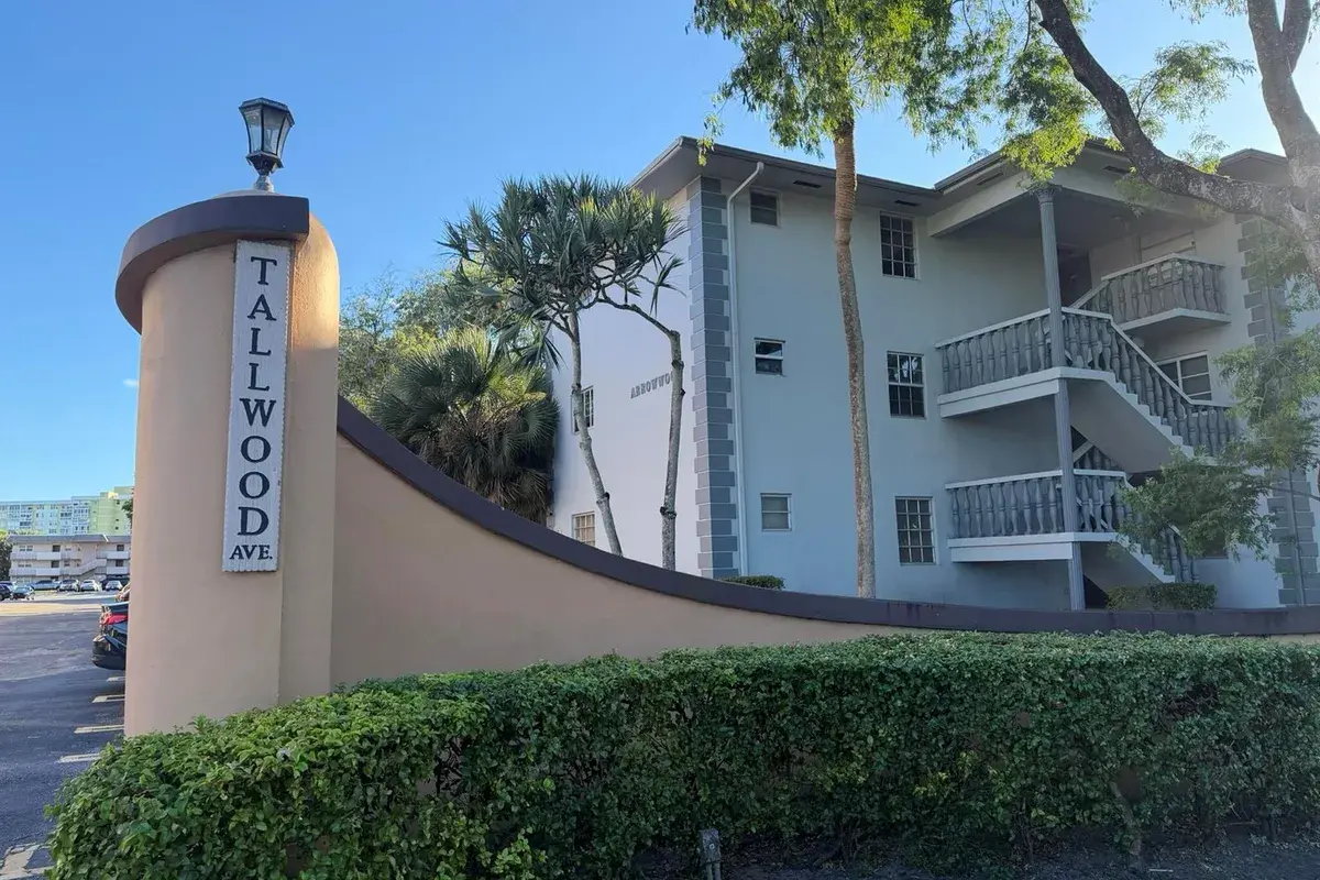 900 TALLWOOD Avenue # 107, Hollywood FL 33021