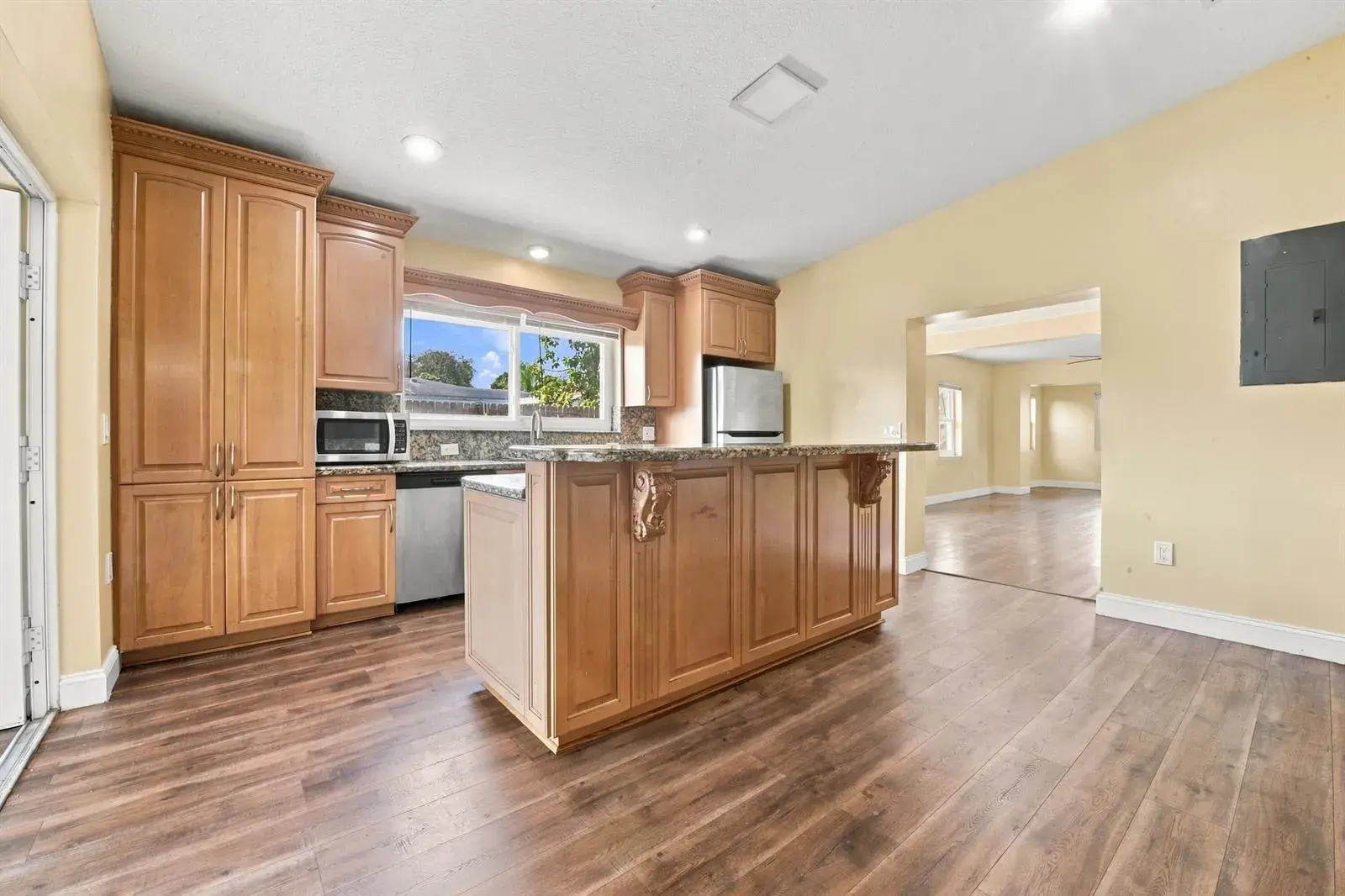 6824 SW 5TH Street, Pembroke Pines FL 33023