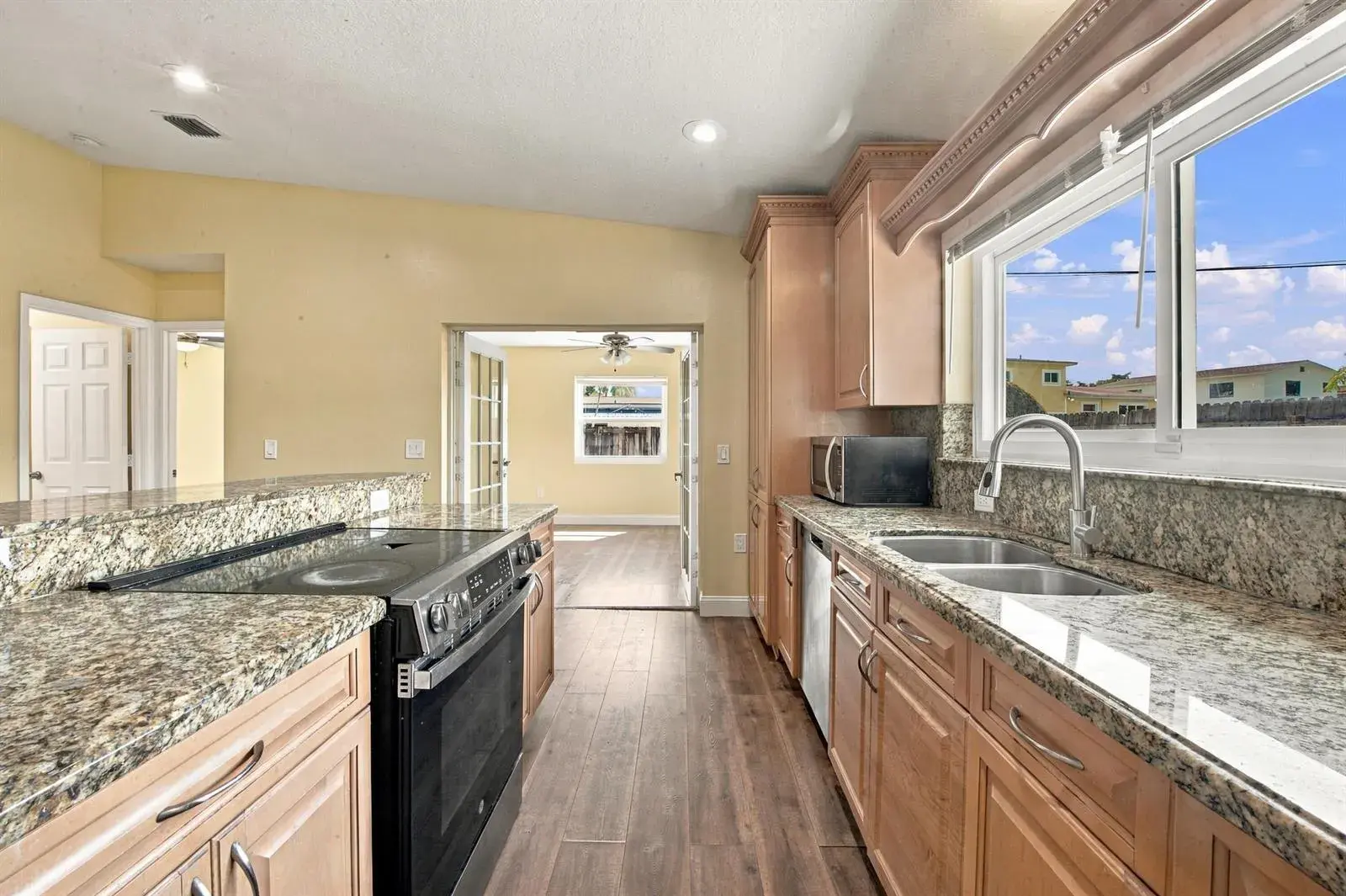 6824 SW 5TH Street, Pembroke Pines FL 33023