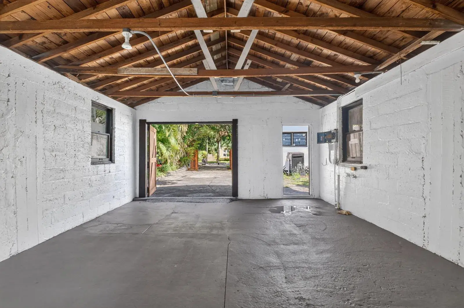 516 48TH Street, West Palm Beach FL 33407