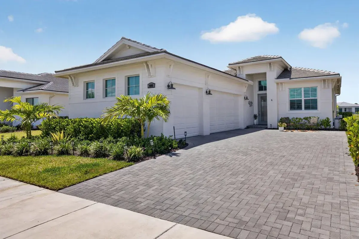 8605 SW CANTANTE Way, Port St. Lucie FL 34987