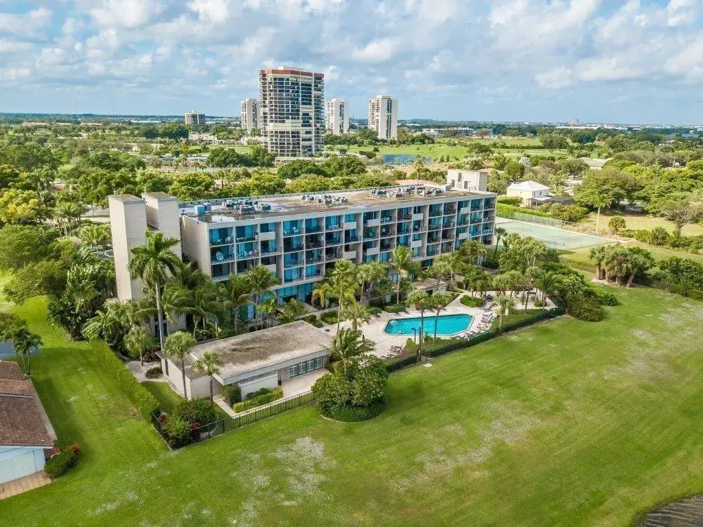1830 EMBASSY Drive # 112, West Palm Beach FL 33401