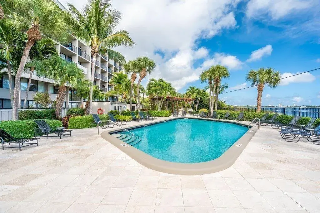 1830 EMBASSY Drive # 112, West Palm Beach FL 33401