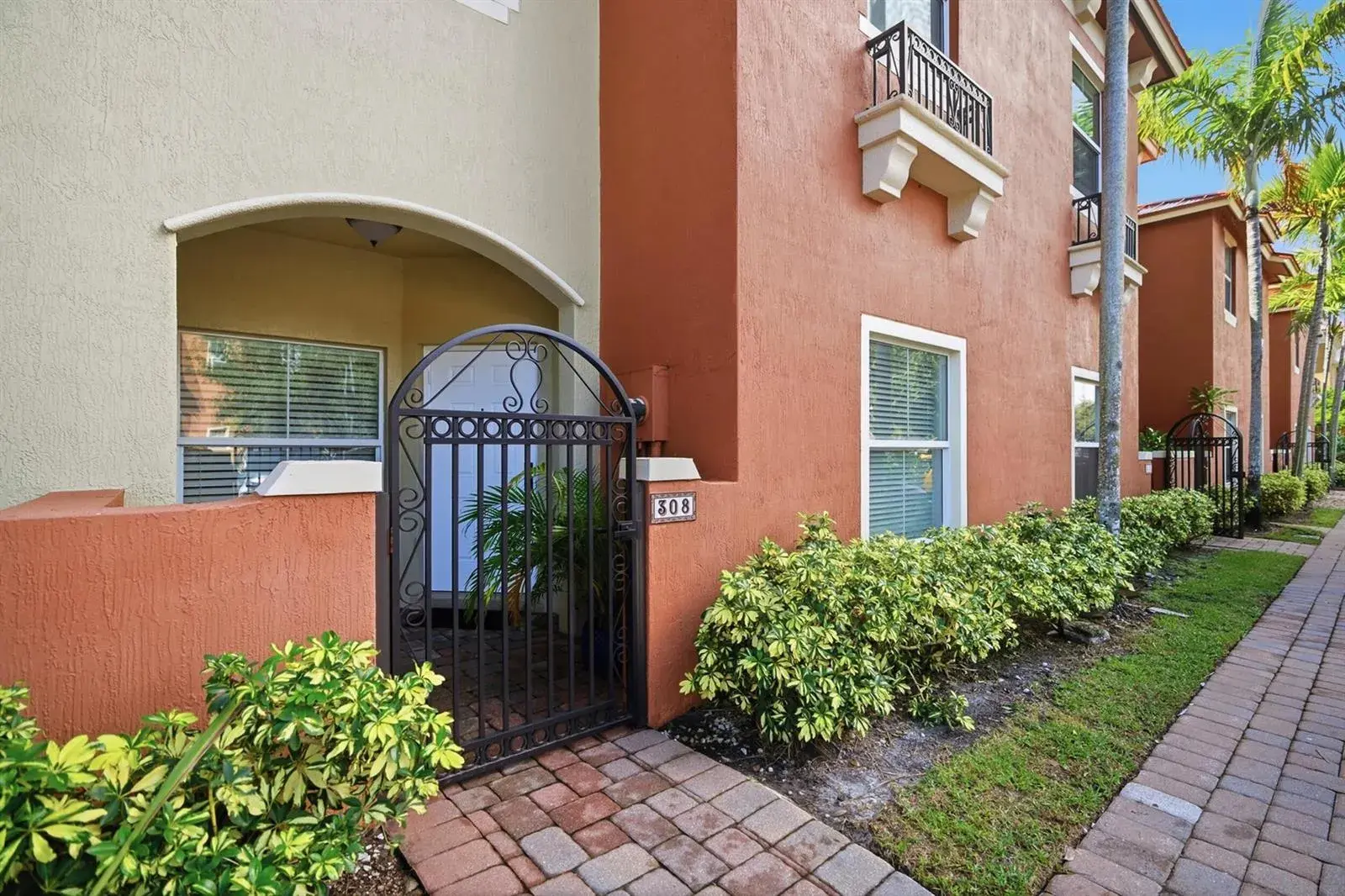 308 Lake Monterey Circle, Boynton Beach FL 33426