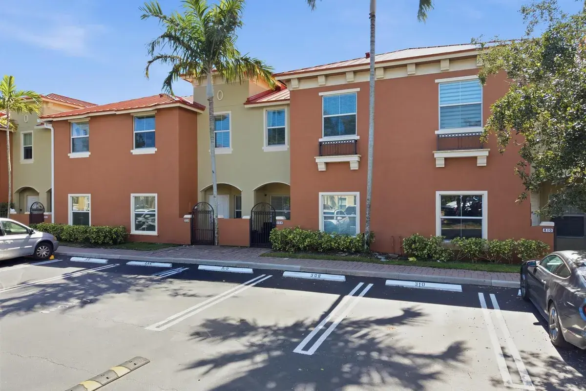 308 Lake Monterey Circle, Boynton Beach FL 33426