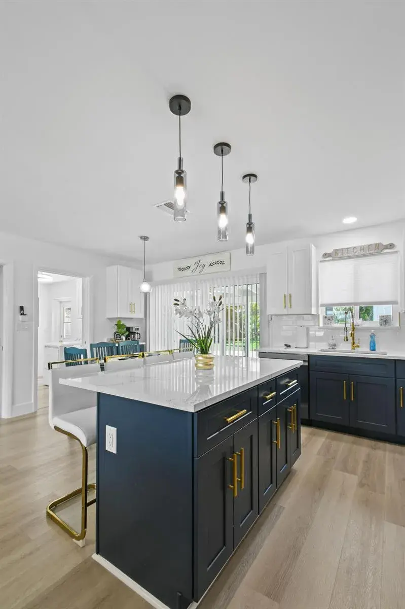 19005 SE SOUTHGATE Drive, Tequesta FL 33469