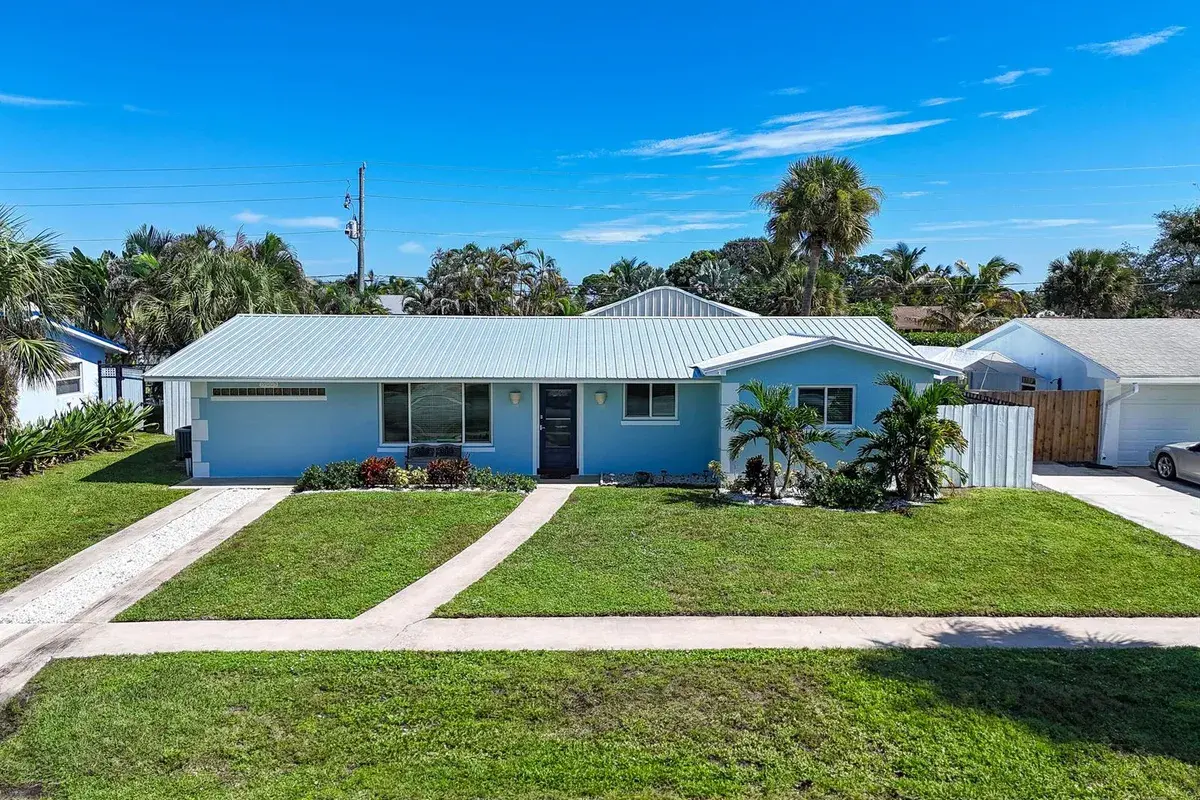 19005 SE SOUTHGATE Drive, Tequesta FL 33469