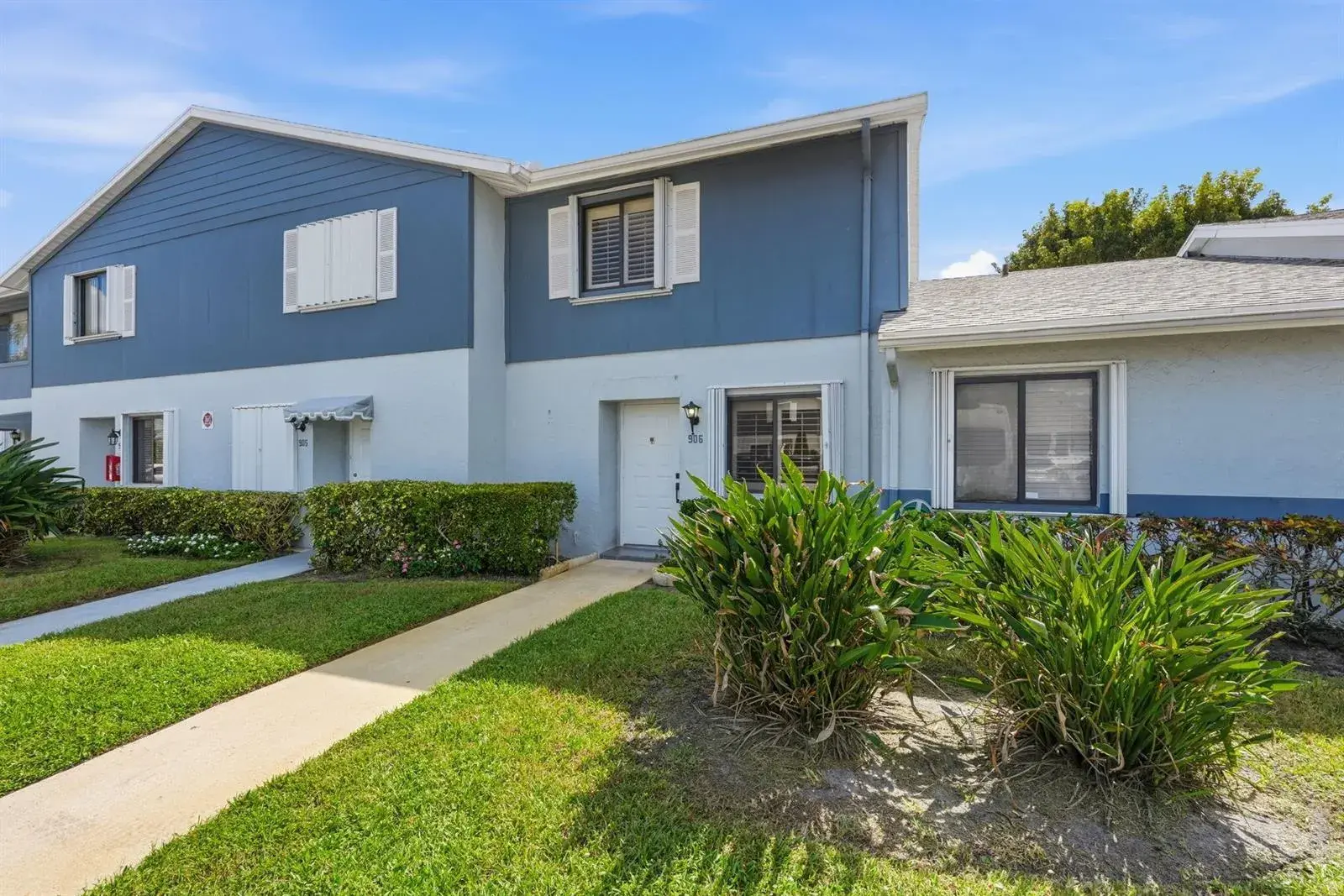 2641 Gately Drive W # 906, West Palm Beach FL 33415