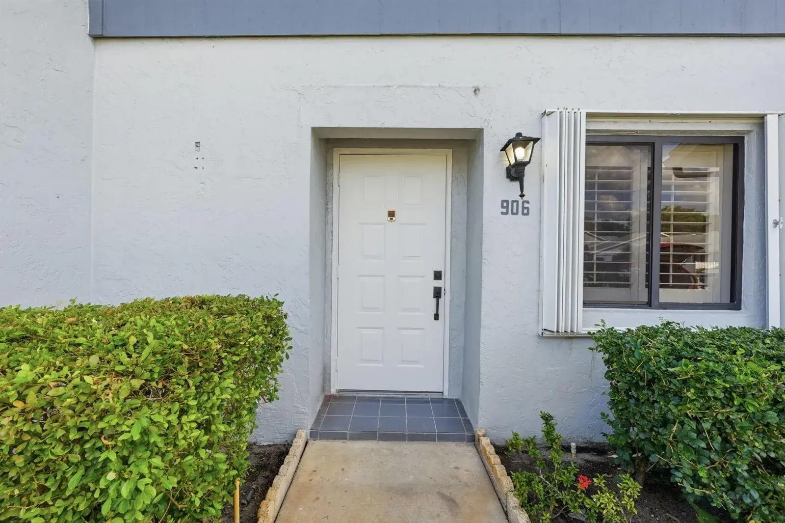 2641 Gately Drive W # 906, West Palm Beach FL 33415