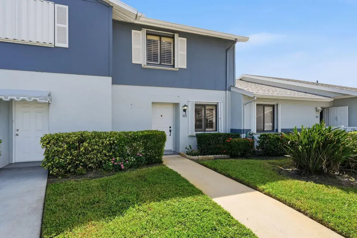 2641 Gately Drive W # 906, West Palm Beach FL 33415