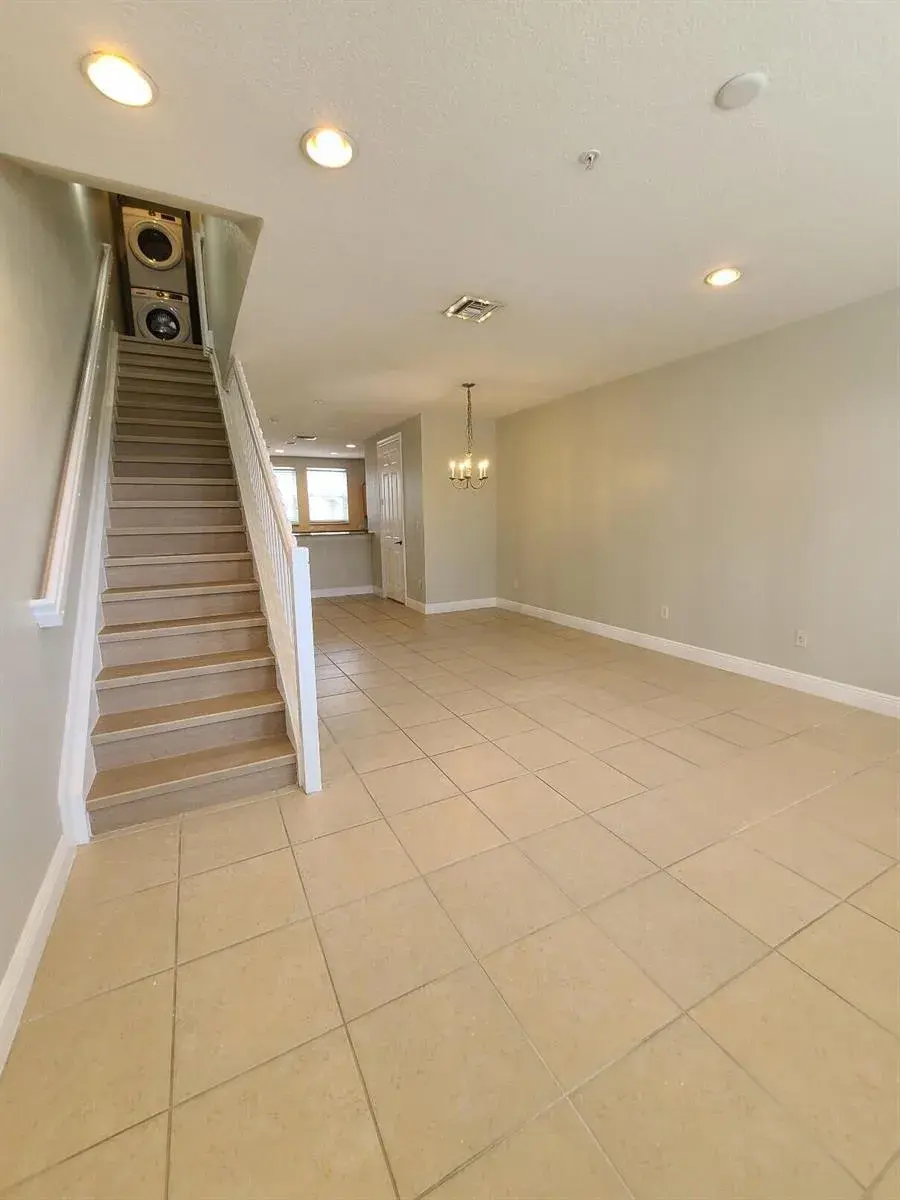 590 AMADOR Lane # 6, West Palm Beach FL 33401