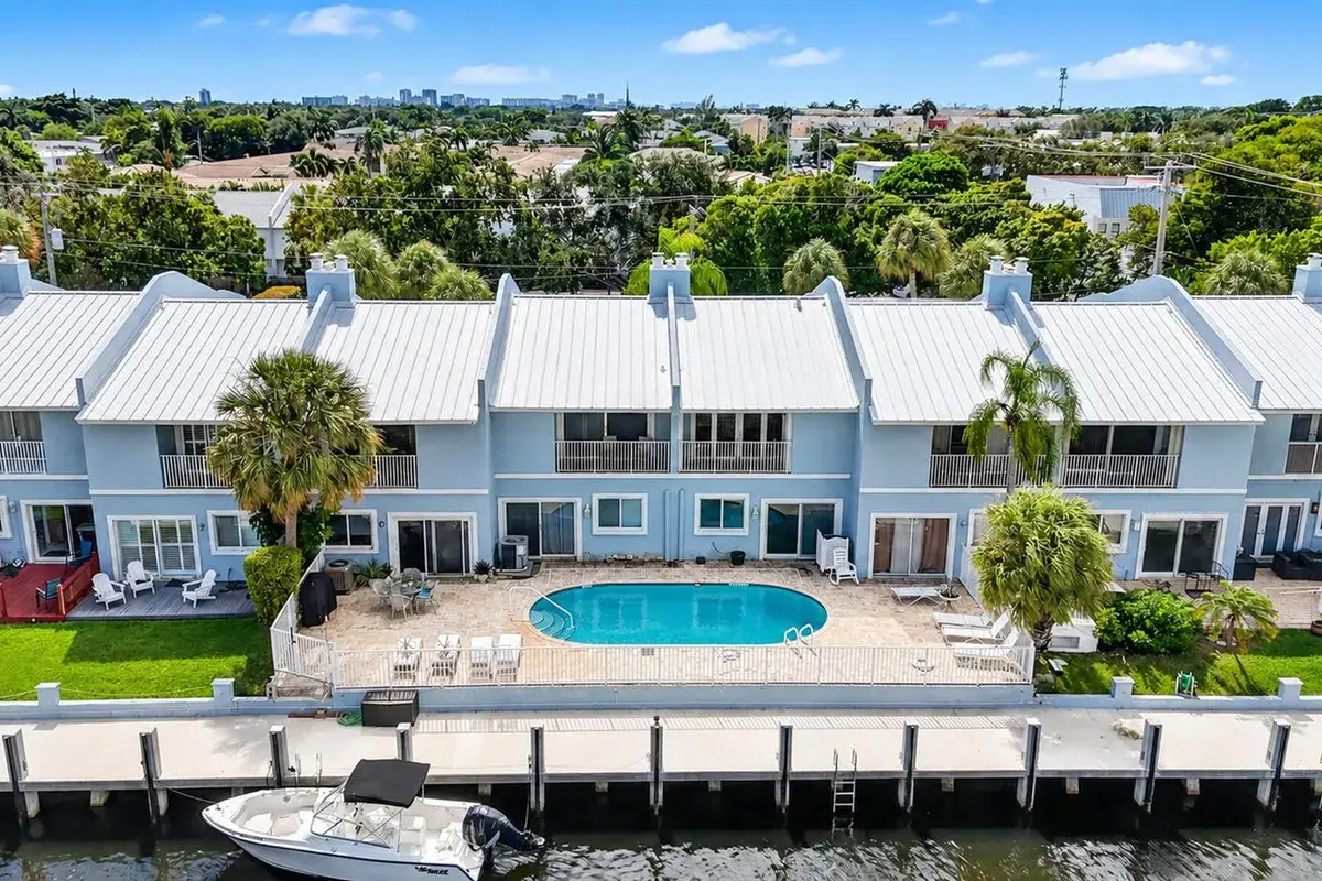 2107 NE 44th Street, Lighthouse Point FL 33064