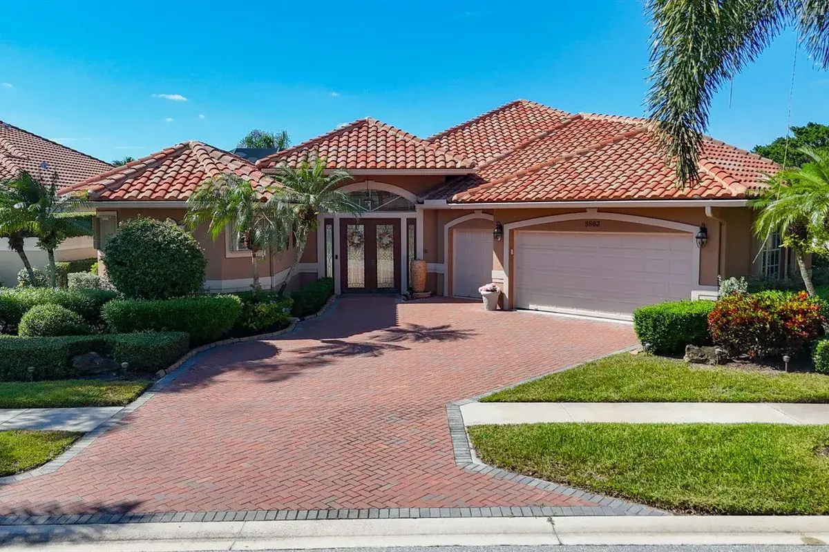 8863 LAKES Boulevard, West Palm Beach FL 33412