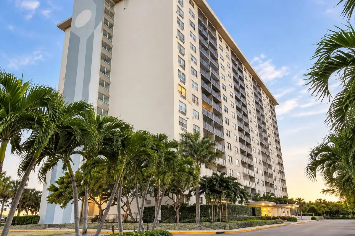 400 Kings Point Drive # 1030, Sunny Isles Beach FL 33160