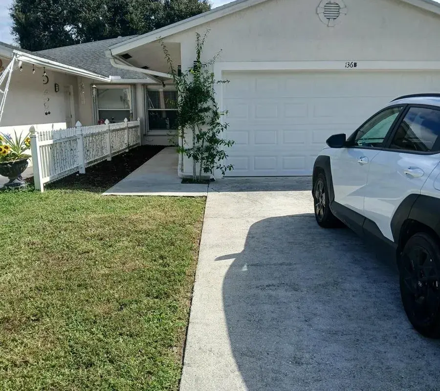 136 SPARROW Drive # B, Royal Palm Beach FL 33411