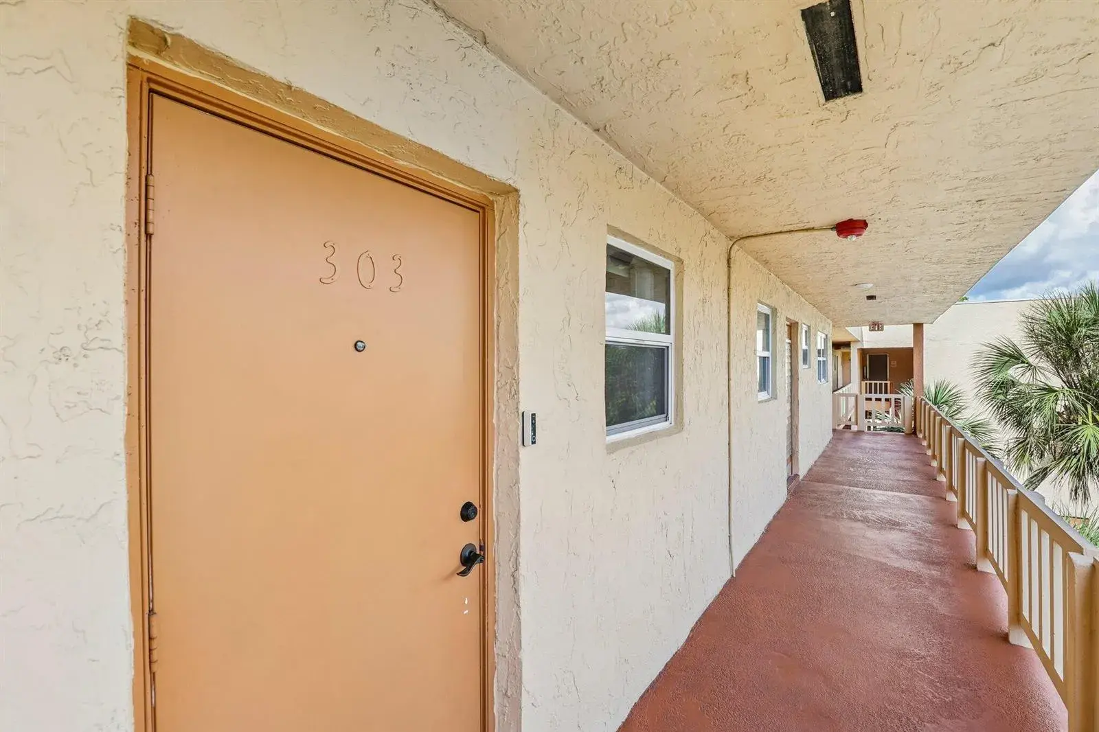 8400 LAGOS DE CAMPO Boulevard # 303, Tamarac FL 33321