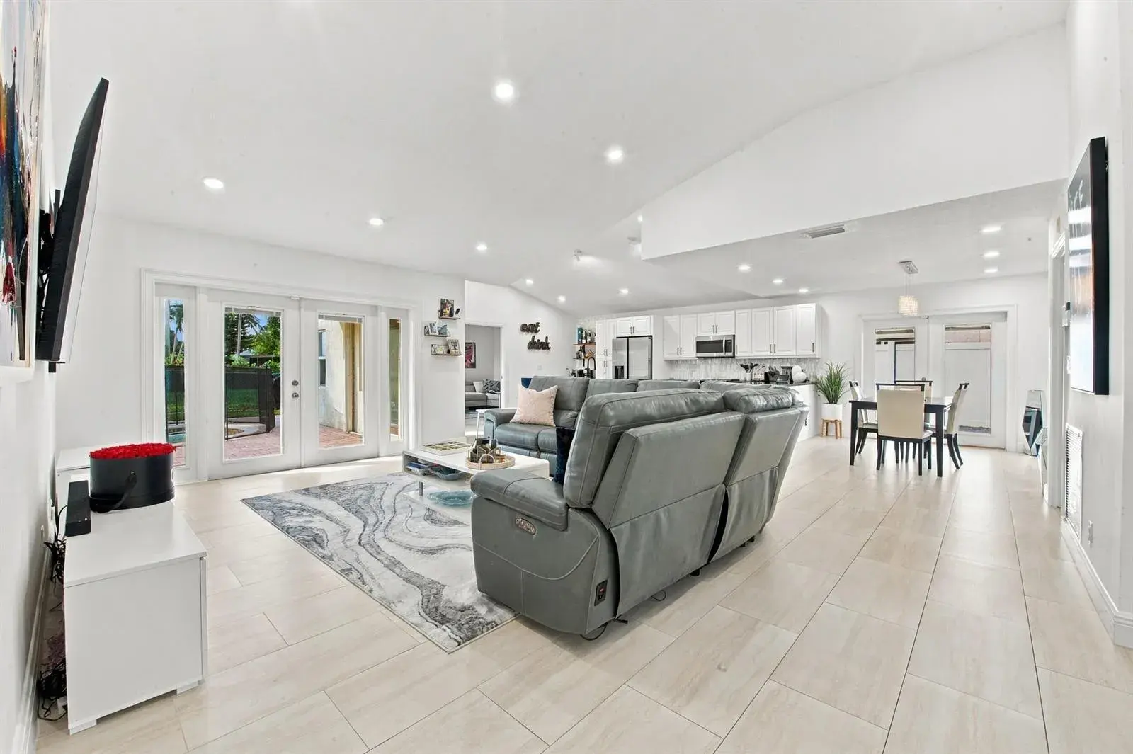 8928 Escondido Way E, Boca Raton FL 33433