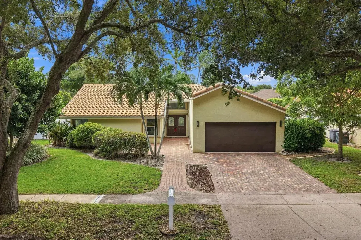 8928 Escondido Way E, Boca Raton FL 33433