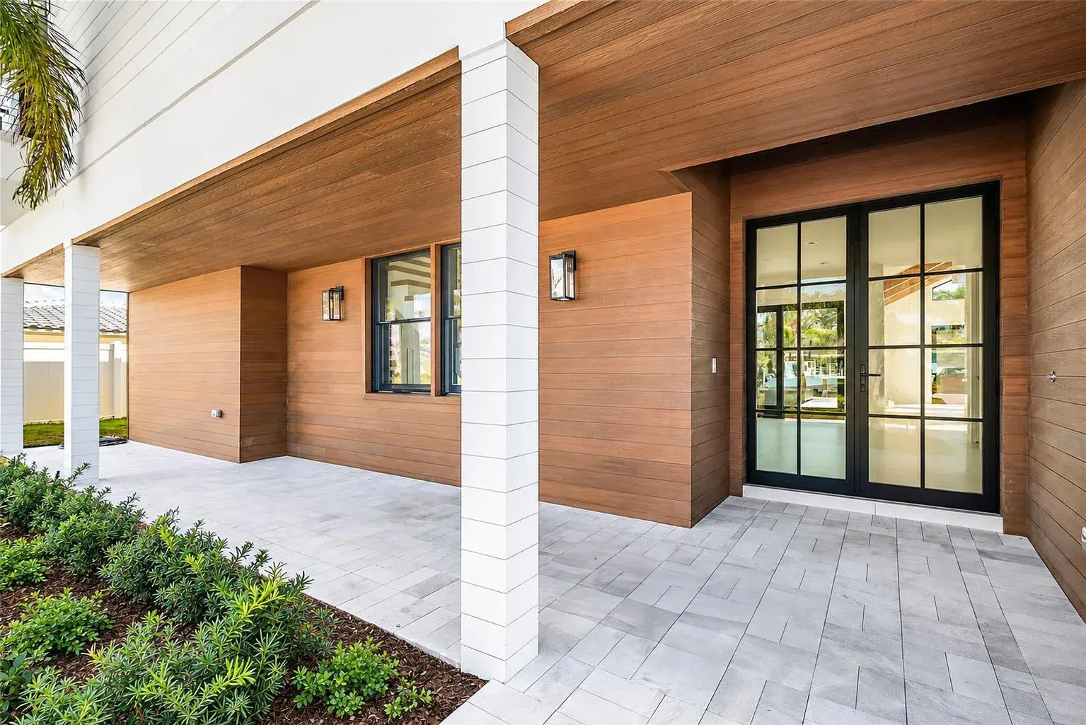 8 LEEWARD Circle, Tequesta FL 33469