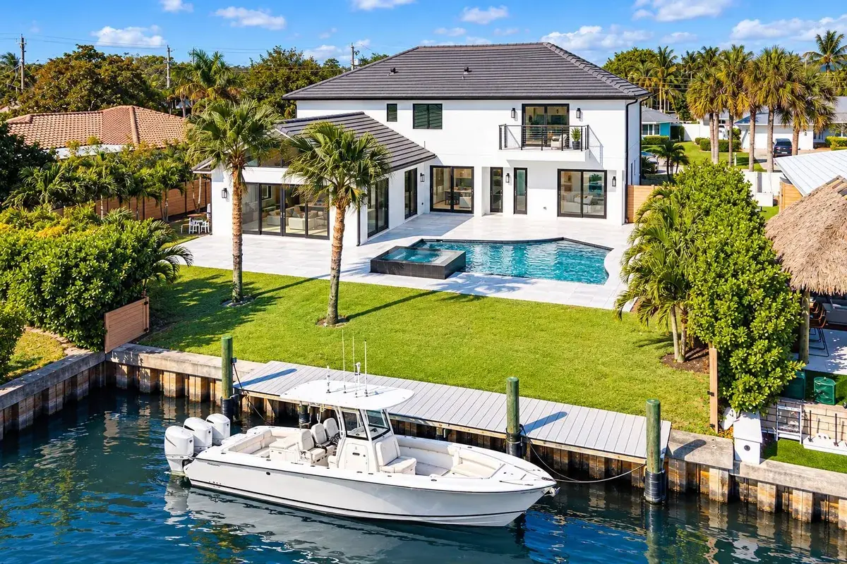 8 LEEWARD Circle, Tequesta FL 33469
