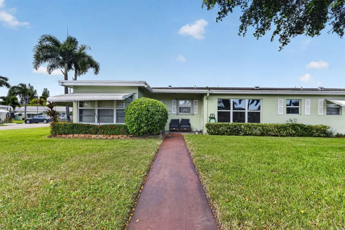 211 COUNTRY Lane # A, Boynton Beach FL 33435
