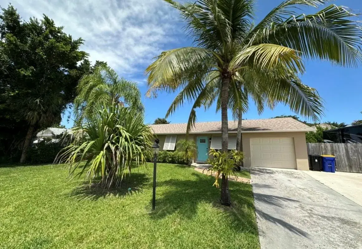 19043 SE Fearnley Drive, Tequesta FL 33469