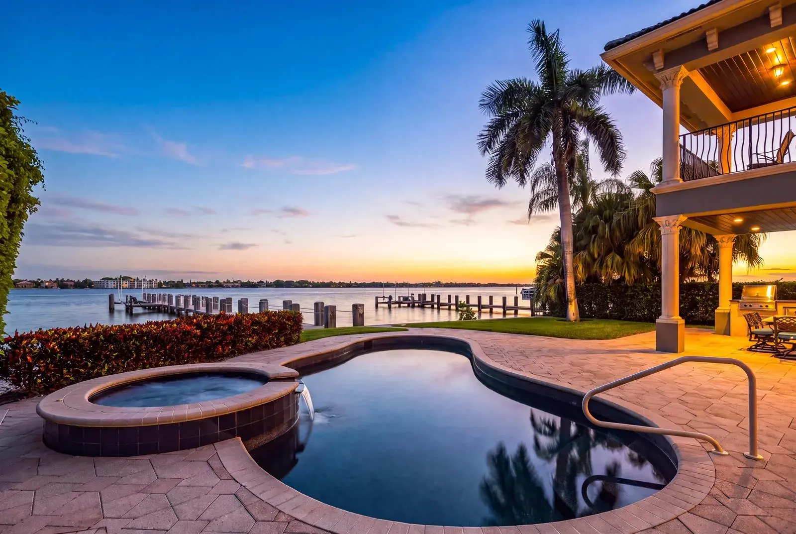 1207 N ATLANTIC Drive, Lantana FL 33462