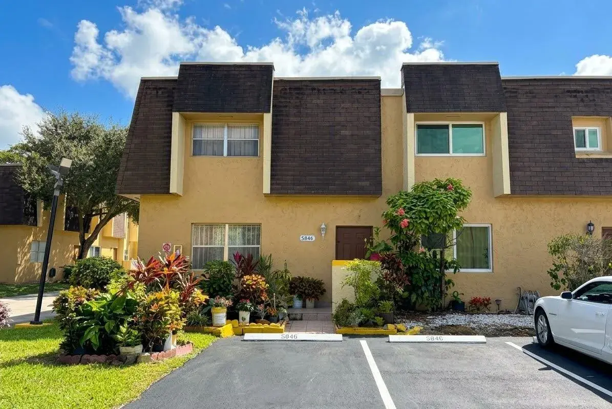 5846 BLUEBERRY Court # 69, Lauderhill FL 33313