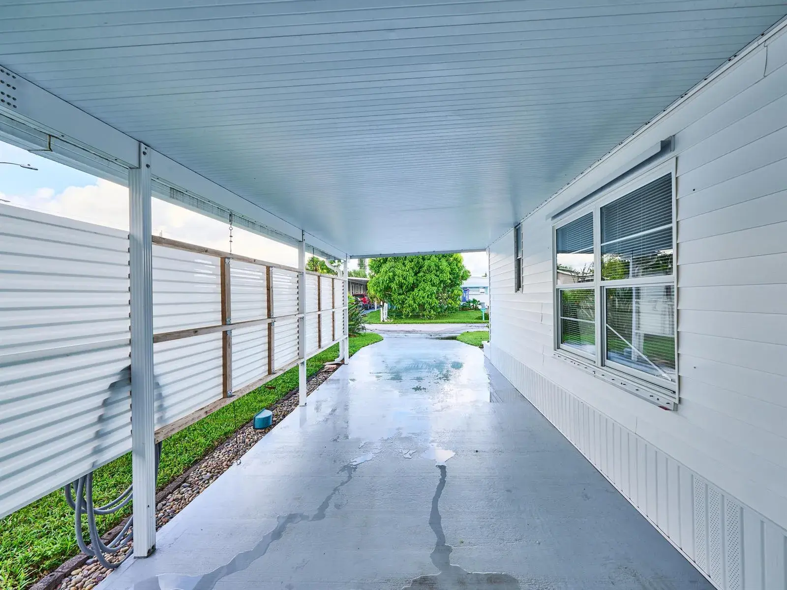 8421 SE SKYLARK Avenue, Hobe Sound FL 33455