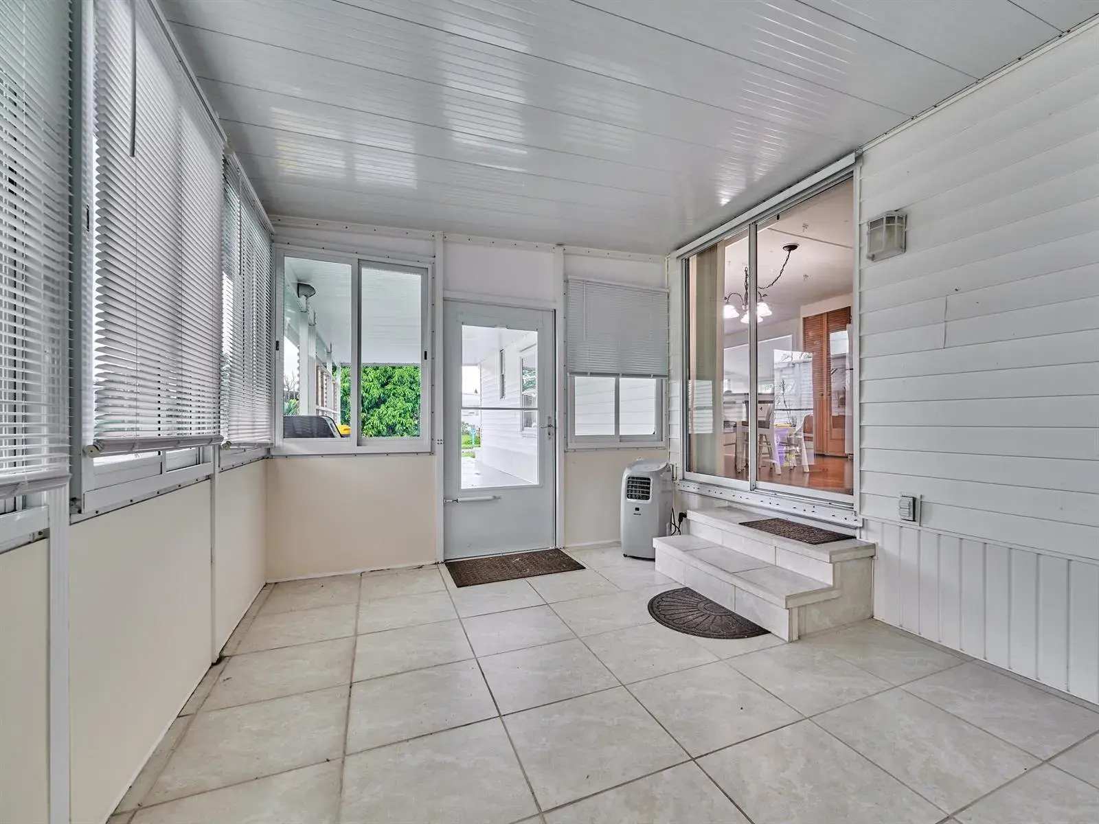 8421 SE SKYLARK Avenue, Hobe Sound FL 33455
