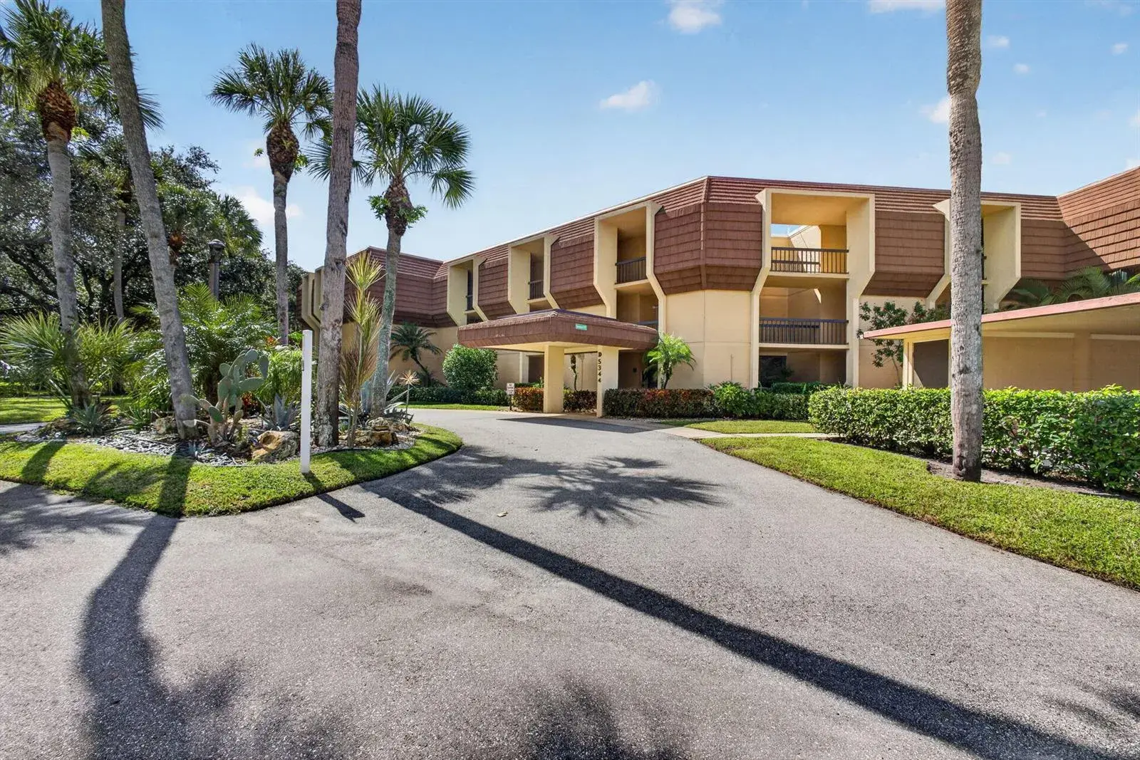 5344 WOODLAND LAKES Drive # 225, Palm Beach Gardens FL 33418