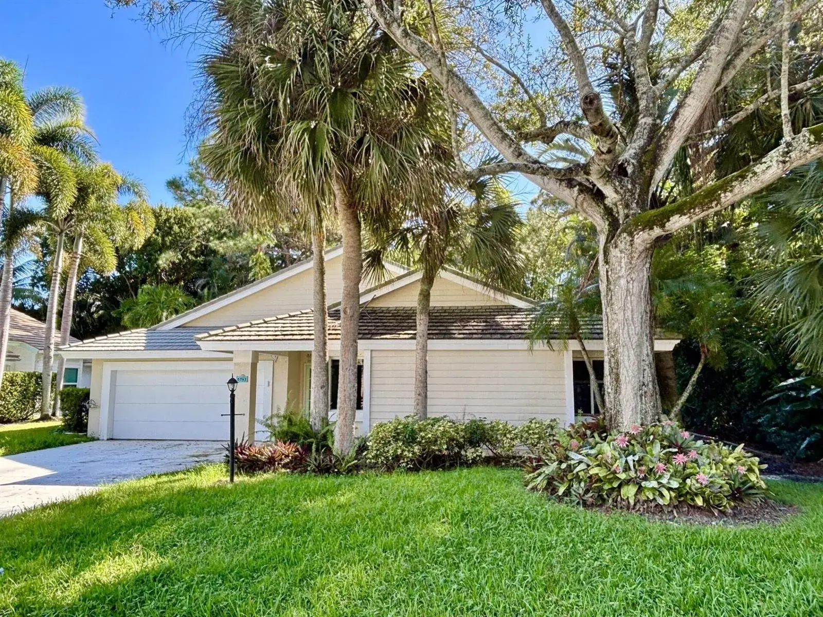5762 Peachwood Court, Jupiter FL 33458