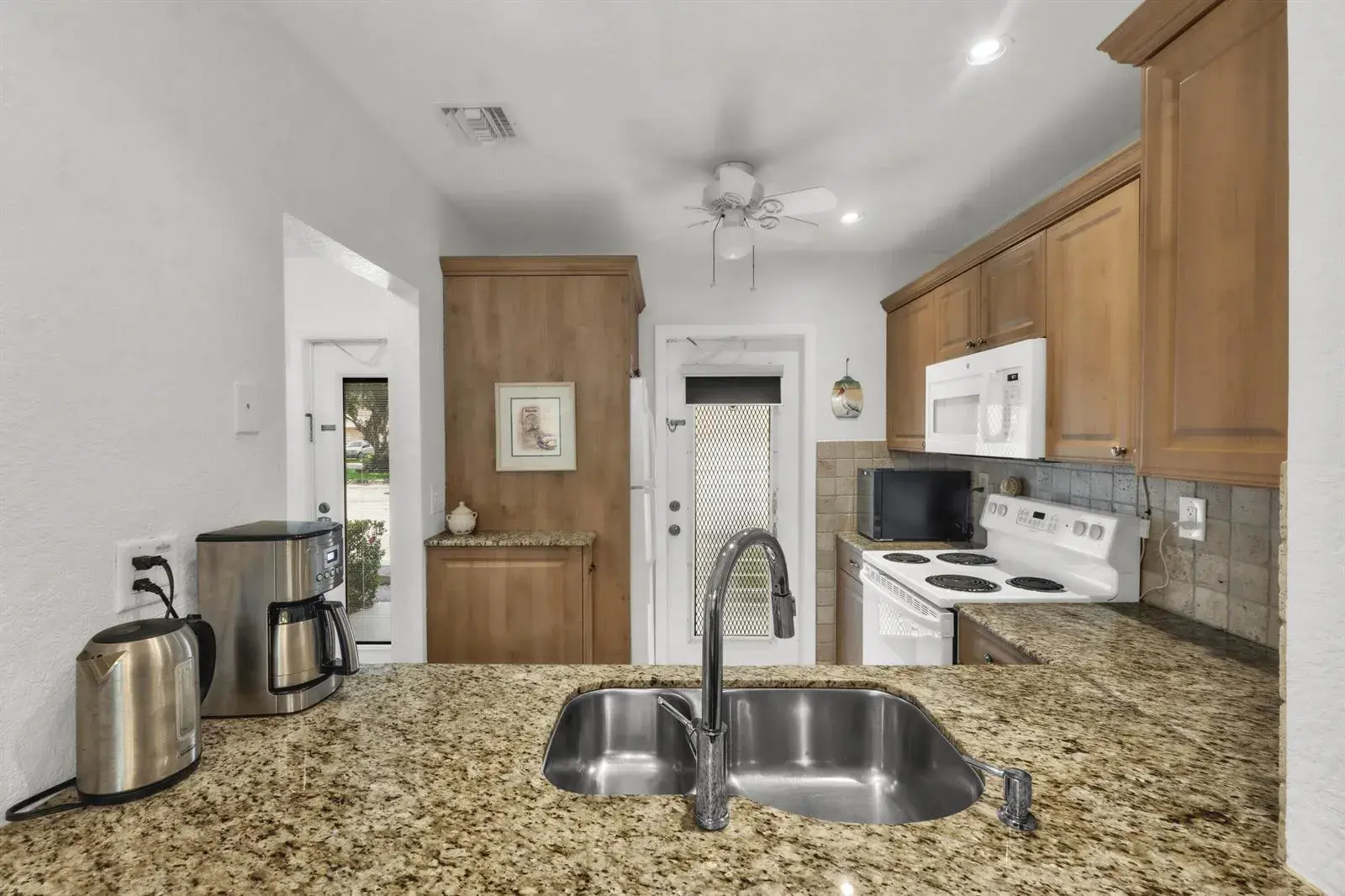 5141 W Oakland Park Boulevard # 104, Lauderdale Lakes FL 33313