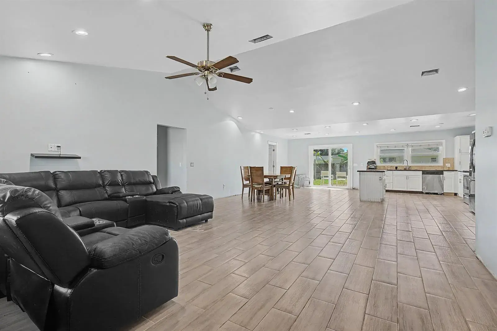 426 SW SEAFLOWER Terrace, Port St. Lucie FL 34984
