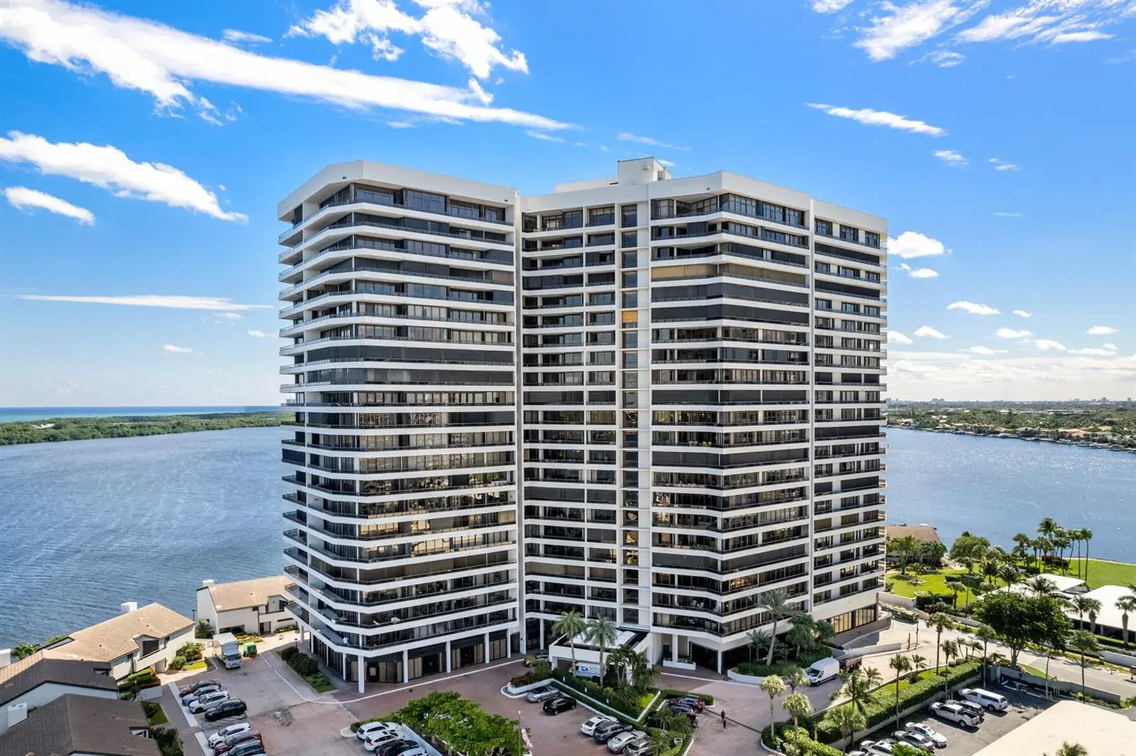 100 LAKESHORE Drive # 454, North Palm Beach FL 33408