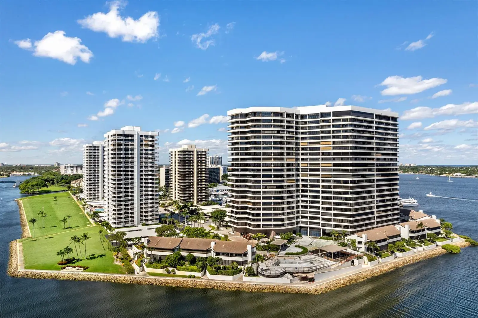 100 LAKESHORE Drive # 454, North Palm Beach FL 33408