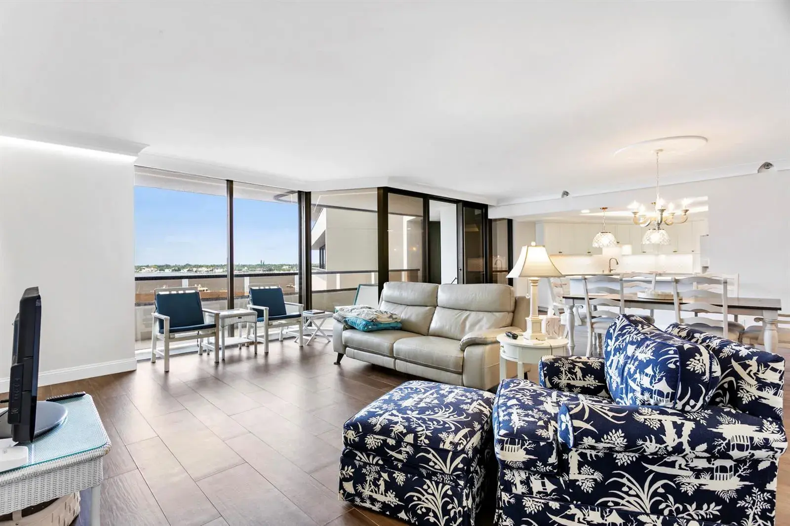100 LAKESHORE Drive # 454, North Palm Beach FL 33408