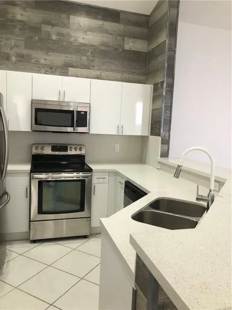 887 SAVANNAH FALLS Drive, Weston FL 33327