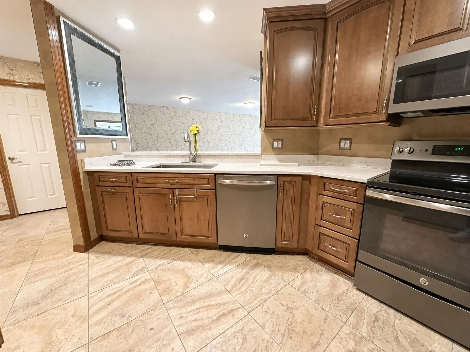 6276 SE CHARLESTON Place # 102, Hobe Sound FL 33455