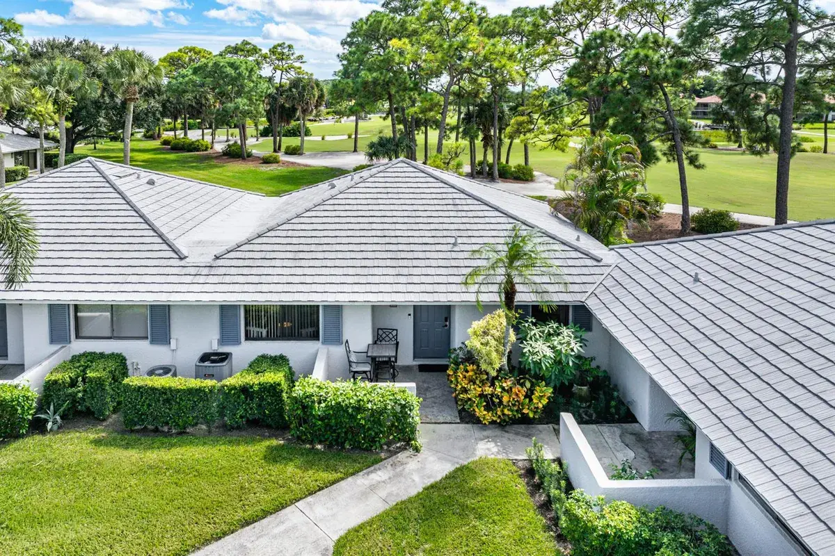 526 Club Drive, Palm Beach Gardens FL 33418